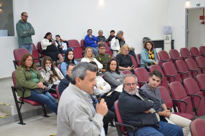 Debate público sobre a pedreira no bairro Piraporinha