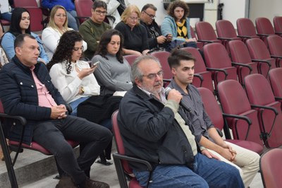 Debate público sobre a pedreira no bairro Piraporinha