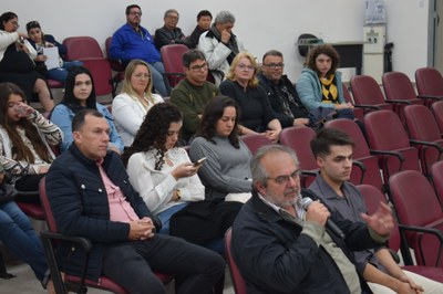 Debate público sobre a pedreira no bairro Piraporinha