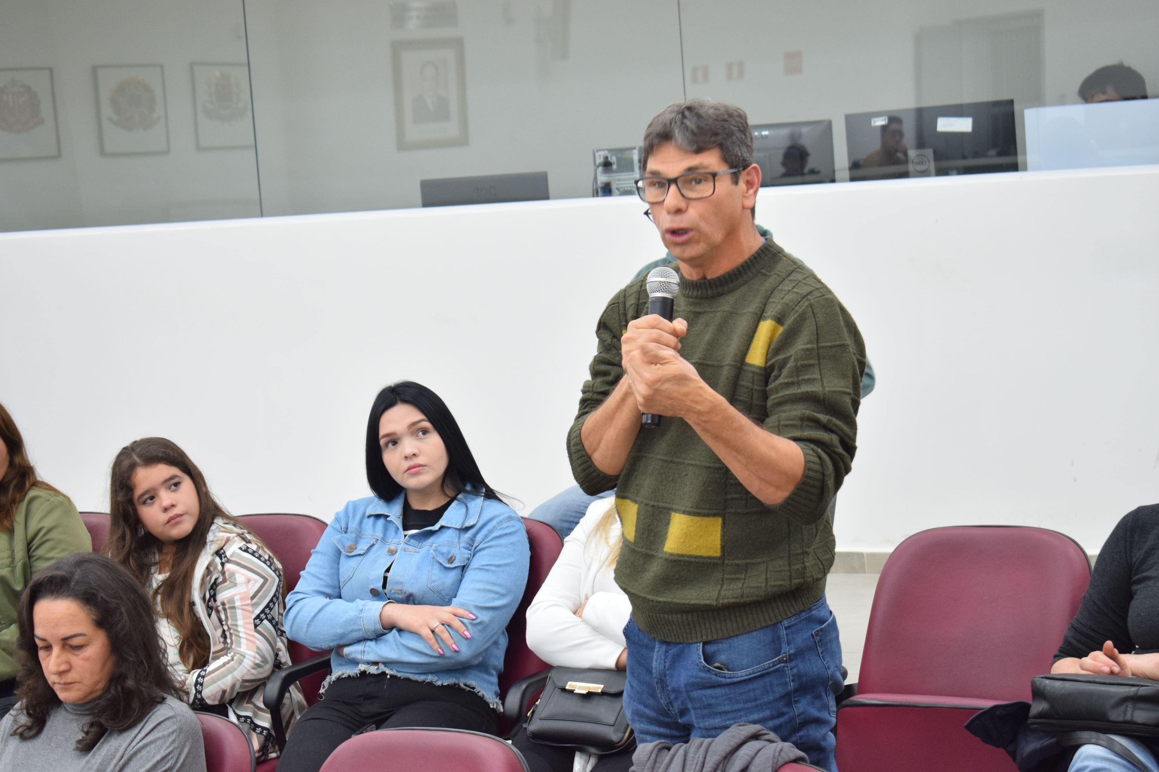 Debate público sobre a pedreira no bairro Piraporinha