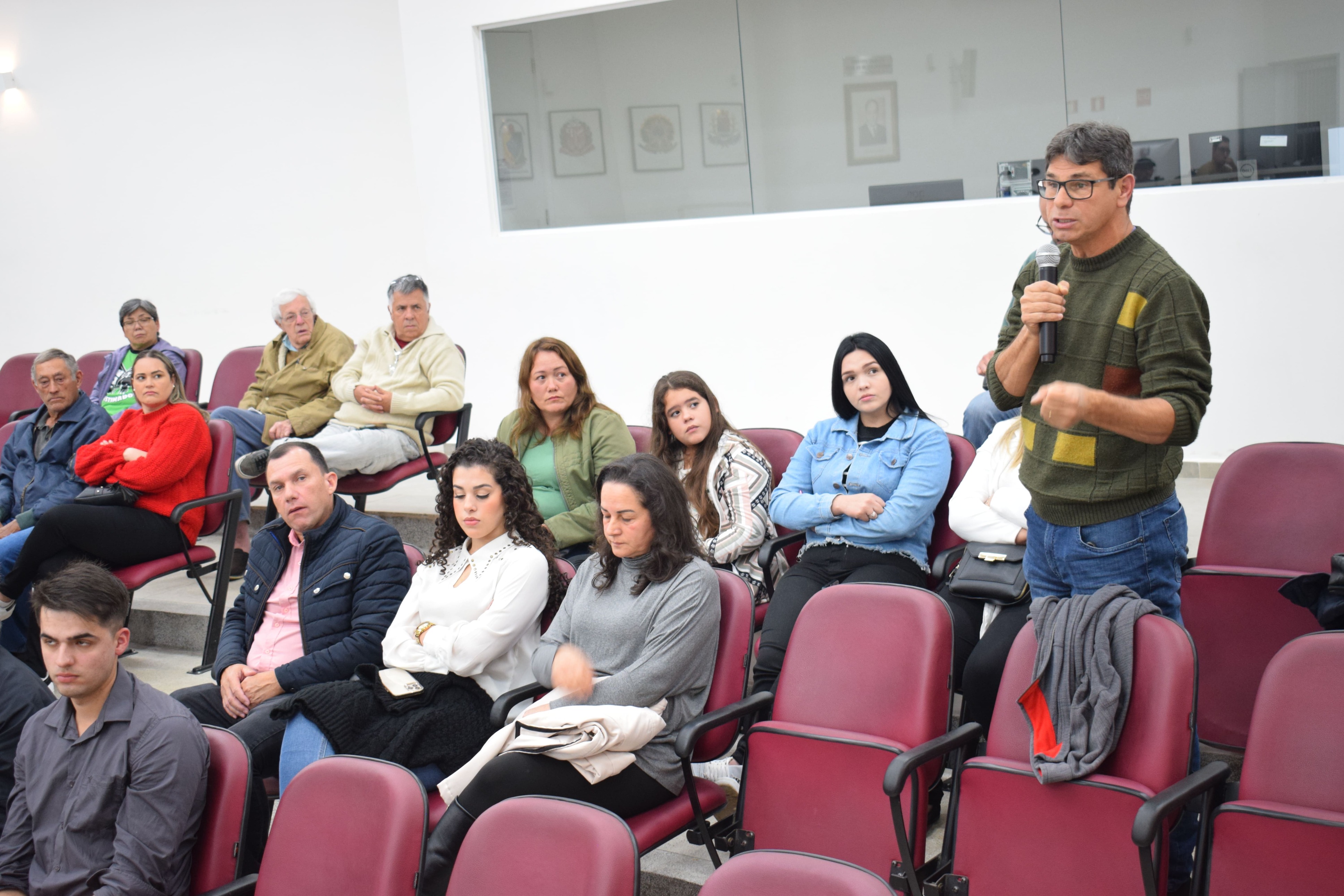 Debate público sobre a pedreira no bairro Piraporinha