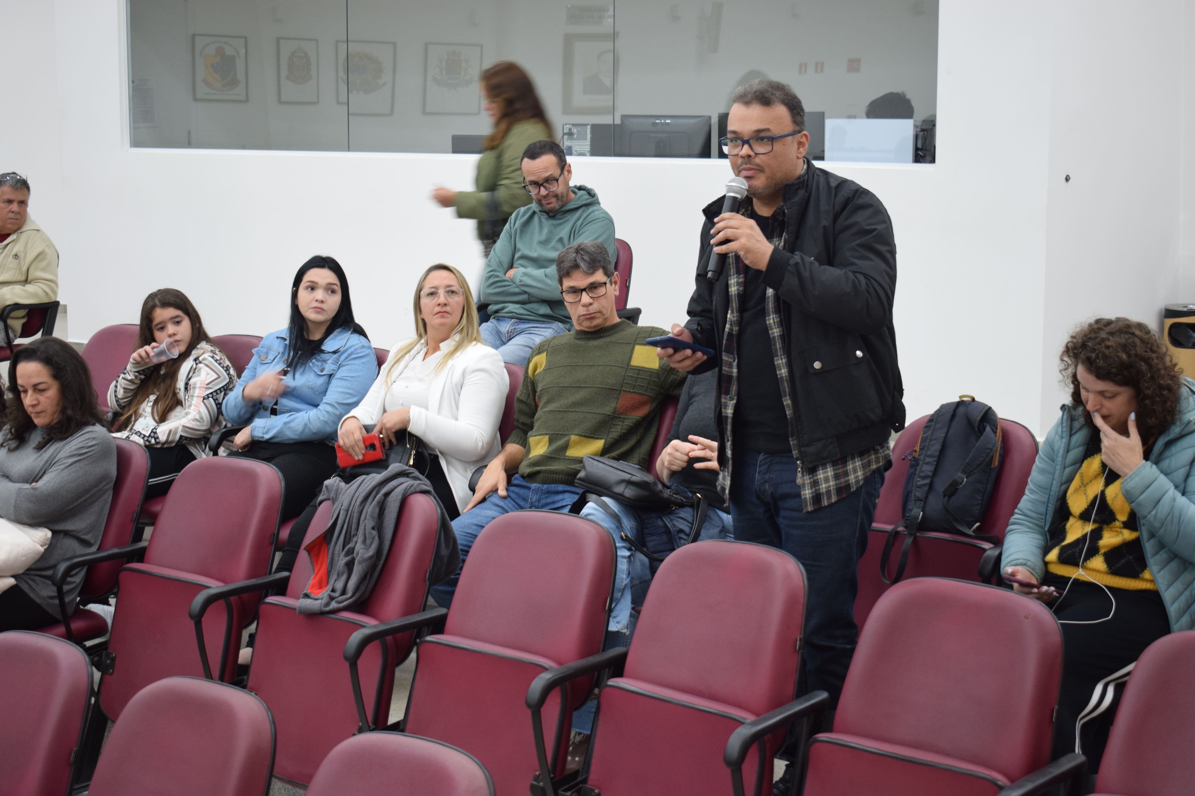 Debate público sobre a pedreira no bairro Piraporinha