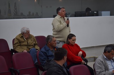 Debate público sobre a pedreira no bairro Piraporinha