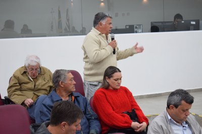 Debate público sobre a pedreira no bairro Piraporinha