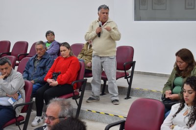 Debate público sobre a pedreira no bairro Piraporinha