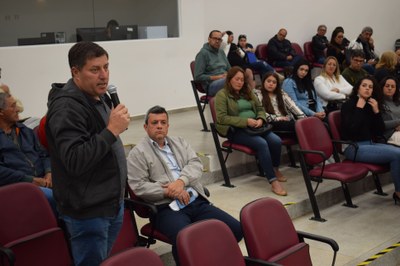 Debate público sobre a pedreira no bairro Piraporinha