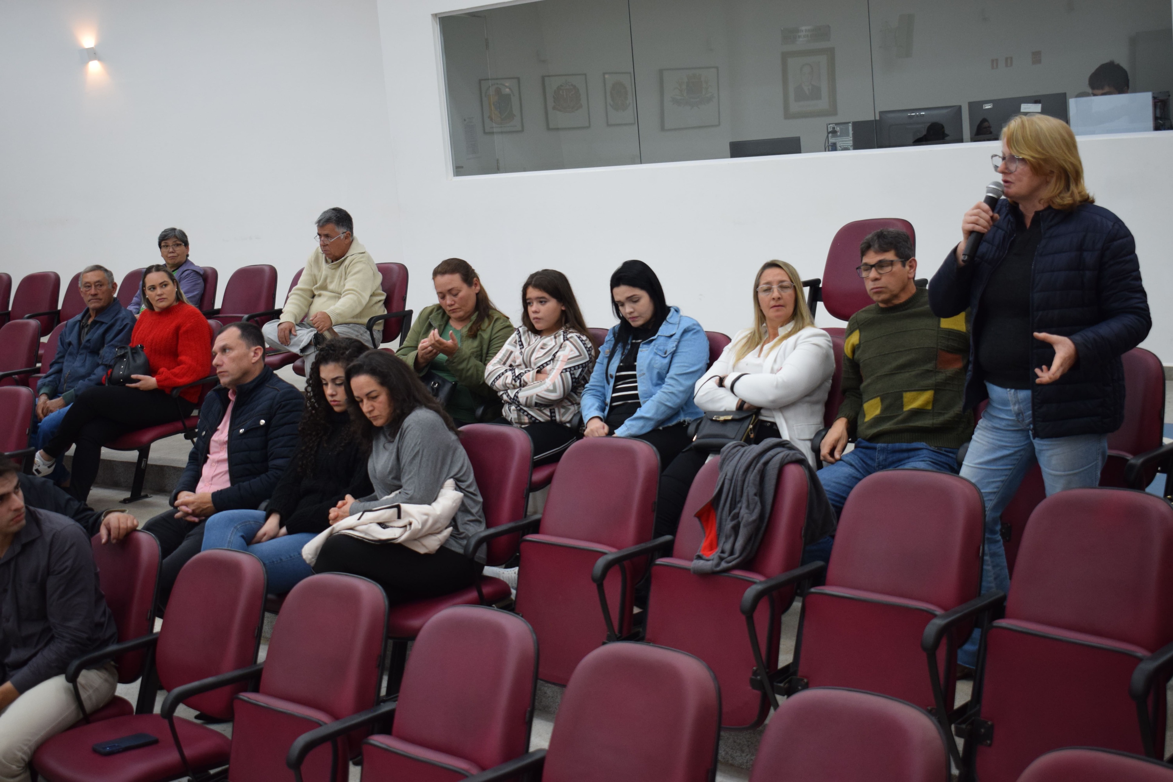 Debate público sobre a pedreira no bairro Piraporinha