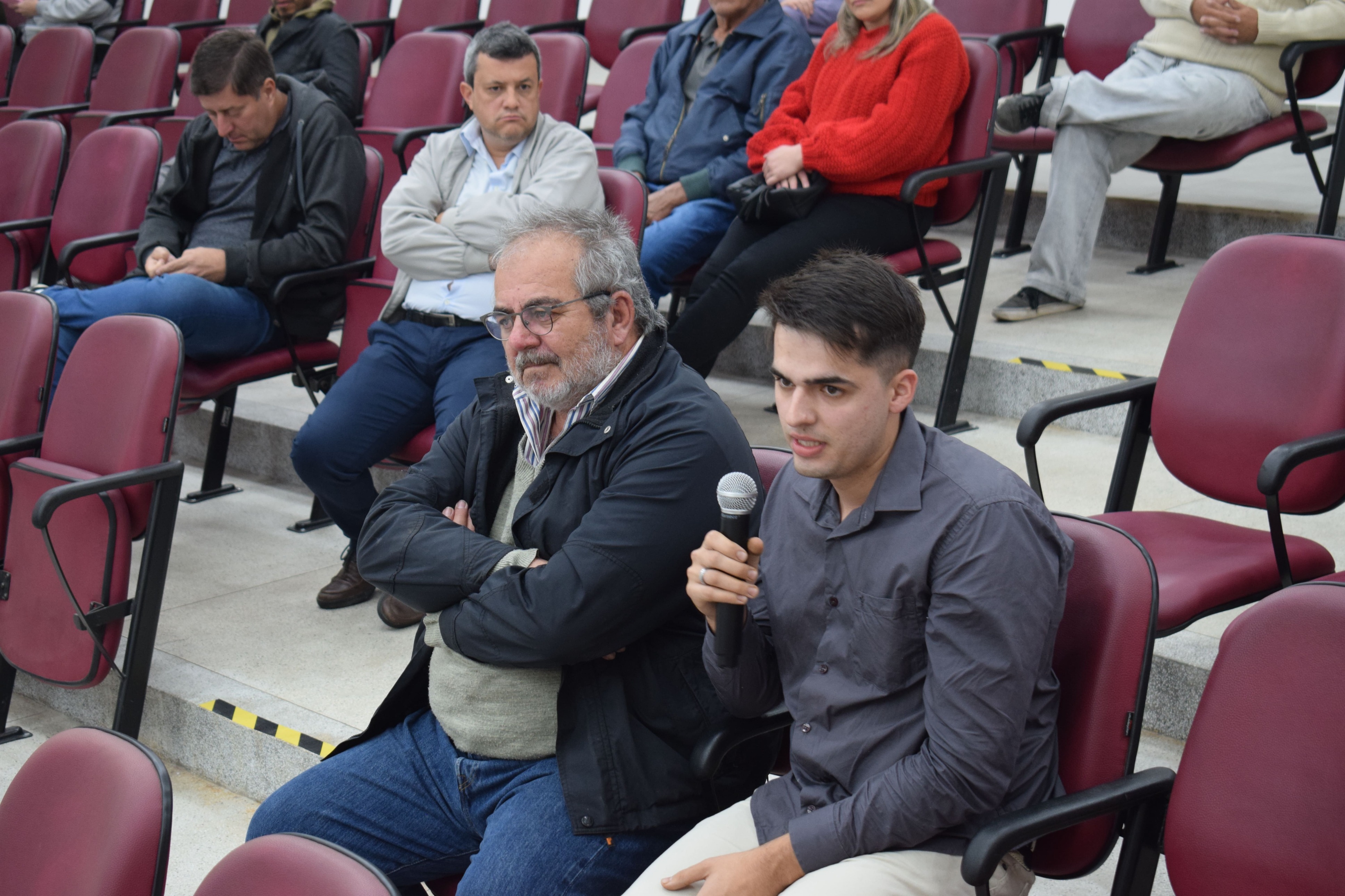 Debate público sobre a pedreira no bairro Piraporinha