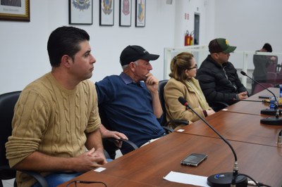 Debate público sobre a pedreira no bairro Piraporinha