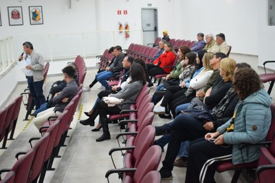 Debate público sobre a pedreira no bairro Piraporinha