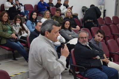 Debate público sobre a pedreira no bairro Piraporinha